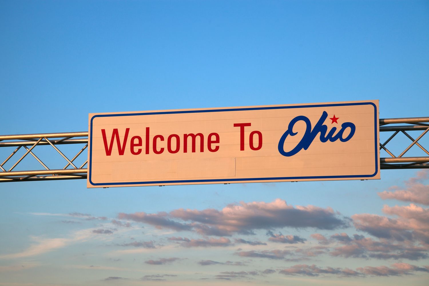 Road sign saying Welcome to Ohio